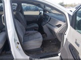 Toyota Sienna Le 8 Passenger 5TDKZ3DC1HS793502 fotografie