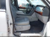 Lincoln Navigator 5LMFU28R84LJ32689 photo