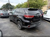 Toyota Highlander Le 5TDBZRFH1JS883847 fotografie