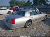 Lincoln Town Car Cartier 1LNHM83WX3Y655743 fotografie