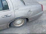 Lincoln Town Car Executive 1LNHM81W11Y733634 fotografie
