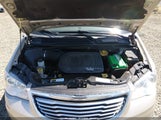 Chrysler Town & Country Limited Platinum 2C4RC1GG4FR710492 fotografie