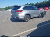 Toyota Highlander Xle 5TDJZRFH7HS413912 fotografie
