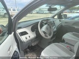 Toyota Sienna Le V6 5TDKK3DC8ES492855 снимка