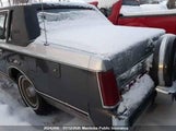 Lincoln Town Car Signature 1LNBM82F5JY604333 снимка