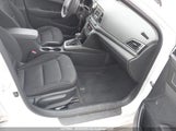 Hyundai Elantra Le 5NPD74LF1HH123373 снимка
