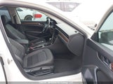 Volkswagen Passat 2.0T Limited Edition 1VWBA7A37NC004816 fotografie