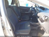 Toyota Prius C JTDKDTB37J1605957 снимка