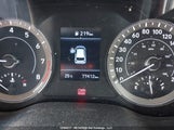 Hyundai Venue Essential Manual KMHRB8A3XNU174260 снимка