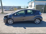 Toyota Prius C JTDKDTB34D1033217 снимка
