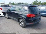 Volkswagen Tiguan Trendline WVGKV7AX7FW570111 снимка