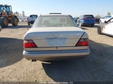 Mercedes-Benz E 320 WDBEA32E8RC117316 снимка