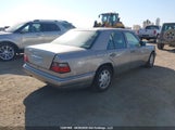 Mercedes-Benz E 320 WDBEA32E8RC117316 снимка