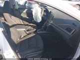 Hyundai Elantra Le 5NPD74LF6HH110036 снимка