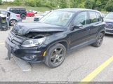 Volkswagen Tiguan WVGAV7AXXCW518060 снимка