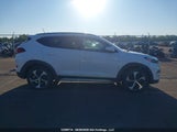 Hyundai Tucson Limited/Sport And Eco/Se KM8J3CA24HU309905 fotografie