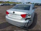 Volkswagen Passat 1VWCH7A37CC002626 снимка