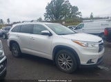 Toyota Highlander Xle 5TDJKRFH1FS106978 снимка