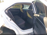 Toyota Corolla 2T1BURHE6KC226862 снимка