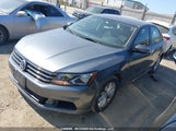 Volkswagen Passat 1VWAA7A34JC018033 снимка