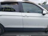 Volkswagen Tiguan 3VV2B7AX9JM038771 снимка