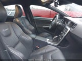 Volvo S60 T6/T6 Platinum/T6 Premier Plus/T6 R-Design/T6 R-Design Platinum YV1902FH0E2289208 fotografie