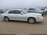 Lincoln Town Car Signature Limited 1LNHM82W87Y633831 photo