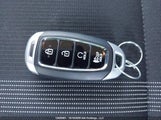 Hyundai Venue Preferred With Two-Tone Body Colour KMHRC8A34PU254198 снимка