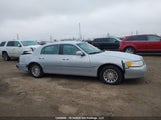 Lincoln Town Car Signature 1LNHM82W2XY690509 fotografie