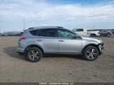 Toyota Rav4 Le 2T3BFREV6JW847411 снимка