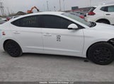 Hyundai Elantra Le 5NPD74LFXHH129656 снимка