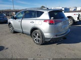 Toyota Rav4 Le 2T3BFREV4JW780694 снимка