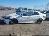 Toyota Camry L/Le/Xle/Se/Xse 4T1B11HK3JU043156 photo