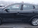 Nissan Qashqai JN1BJ1CP9JW104668 fotografie