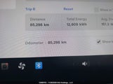 TESLA MODEL 3 5YJ3E1EA5NF****** fotografie