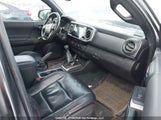 Toyota Tacoma Dbl Cab/Sr/Trdspt/Or/Pro 5TFCZ5AN7HX117989 снимка