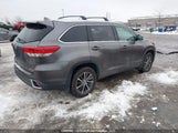 Toyota Highlander 5TDJZRFH5JS859322 fotografie