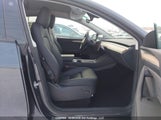 Tesla Model Y Long Range 7SAYGDEEXSF270774 fotografie