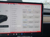Tesla Model Y Long Range 5YJYGAEE5MF245425 fotografie