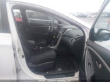Hyundai Elantra Gt Gl KMHD25LE8DU127945 снимка