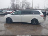 Toyota Sienna Xle/Xle Premium/Limited/Limited Premium 5TDDZ3DC7JS203415 photo