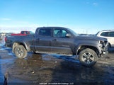 Toyota Tacoma Dbl Cab/Sr5/Trd Sport/Or 5TFDZ5BN6JX030884 fotografie