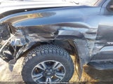 Toyota Tacoma Dbl Cab/Sr5/Trd Sport/Or 5TFDZ5BN6JX030884 fotografie