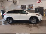 Toyota Highlander Xle 5TDJZRFH9KS579646 fotografie