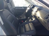 Volkswagen Tiguan Comfortline WVGMV7AX7HK004467 photo