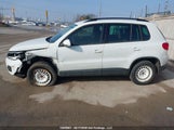 Volkswagen Tiguan Comfortline/Highline/Special Edition WVGJV7AX0GW594019 photo