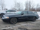 Lincoln Town Car Signature Limited 2LNHM82V69X627553 снимка