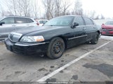 Lincoln Town Car Signature Limited 2LNHM82V69X627553 fotografie