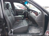 Lincoln Town Car Signature Limited 2LNHM82V69X627553 снимка