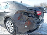 Toyota Camry Le/Xle 4T1B11HK7JU032239 photo